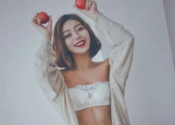 不同的领口 要搭配合适的内衣