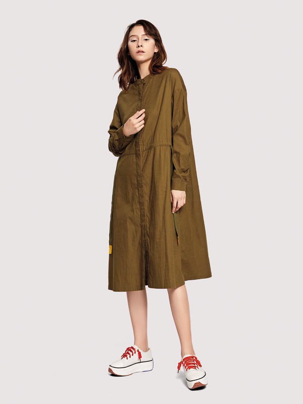 军绿色适合在秋季穿吗 秋季的军绿色单品有哪些