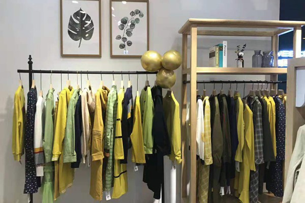 5万能开一家女装店吗 小本的投资项目可靠吗