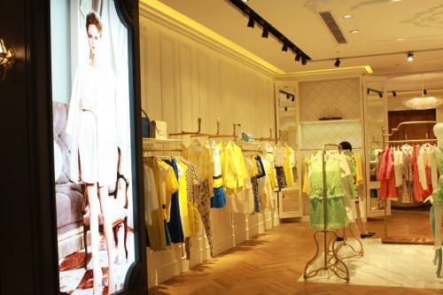 开一家女装店大概需要多少钱 有哪些4折的进货女装品牌