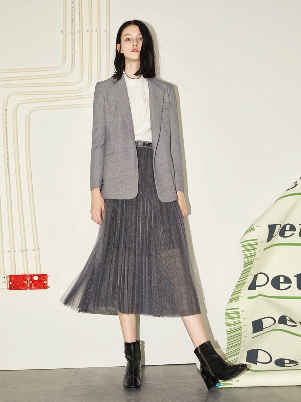 简约风的通勤造型怎么搭配 宠爱女人有哪些优质单品