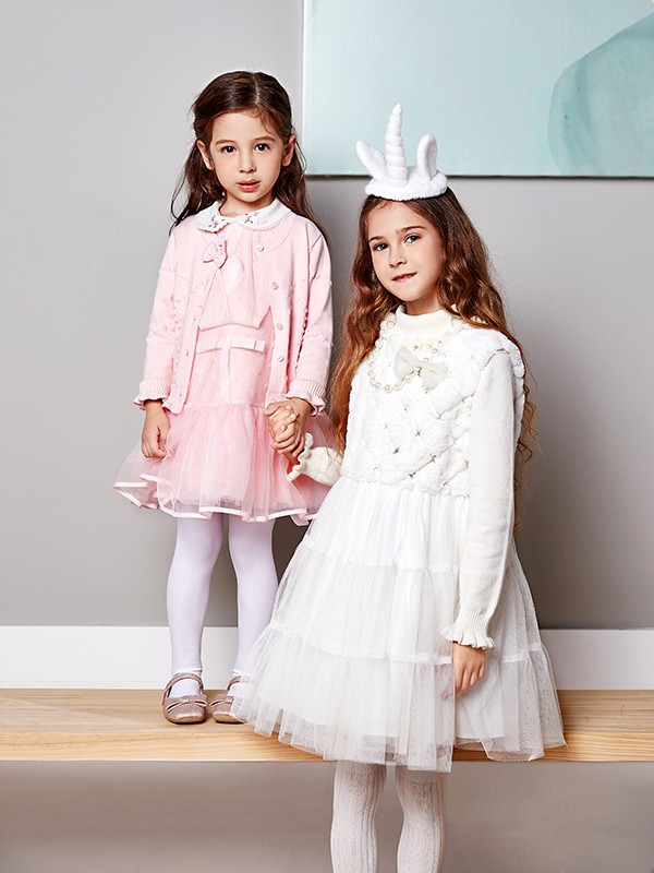 女生秋季怎么搭配好看 中筒袜配什么衣服好看