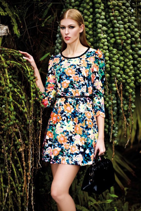 秋季连衣裙的搭配 尽显优雅气质