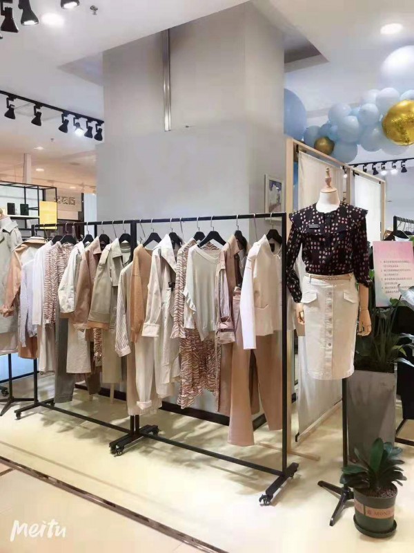 好消息!恭喜杜女士戈蔓婷女装店河北店盛大开业