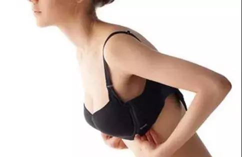 金包银教会你内衣的正确穿法和步骤