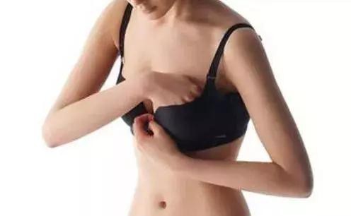 金包银教会你内衣的正确穿法和步骤