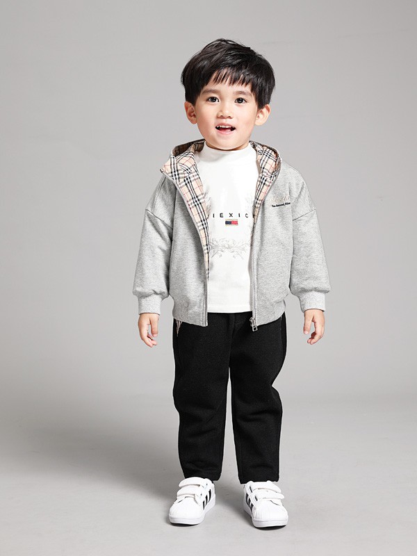 灰色配什么颜色好看 灰色外套配什么裤子好看