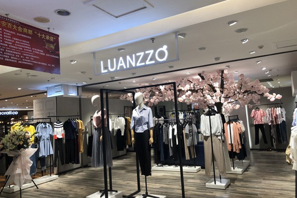 峦左女装店开业花篮怎么摆放 女装店开业店铺怎么陈列