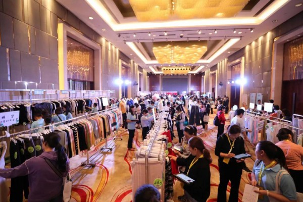 热烈庆祝欧林雅服饰2020春夏新品订货会圆满完成