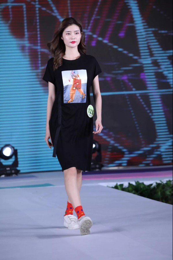 热烈庆祝欧林雅服饰2020春夏新品订货会圆满完成