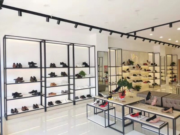 丹比奴知名鞋包品牌 行业领航地位是如何确立起来的?