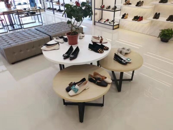 丹比奴知名鞋包品牌 行业领航地位是如何确立起来的?