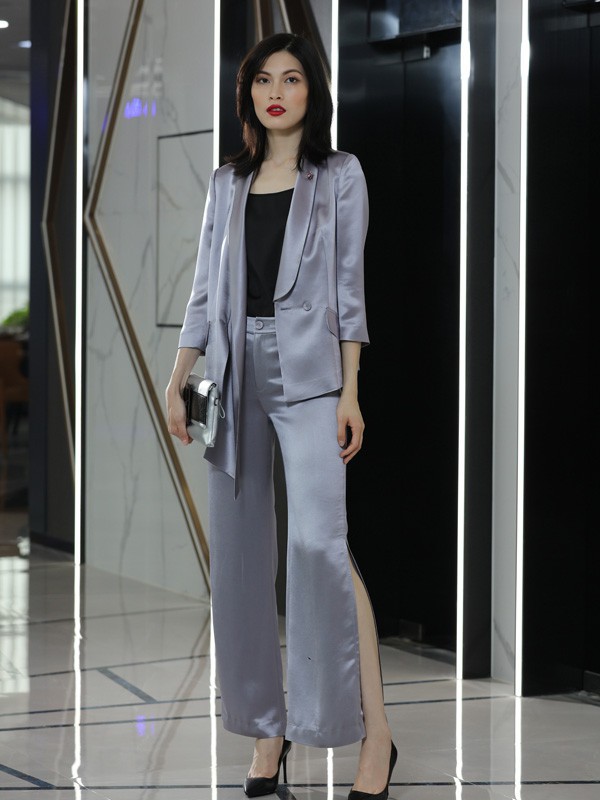 职业女性西装里面配什么衣服好看 西装不可以不配衬衫吗?