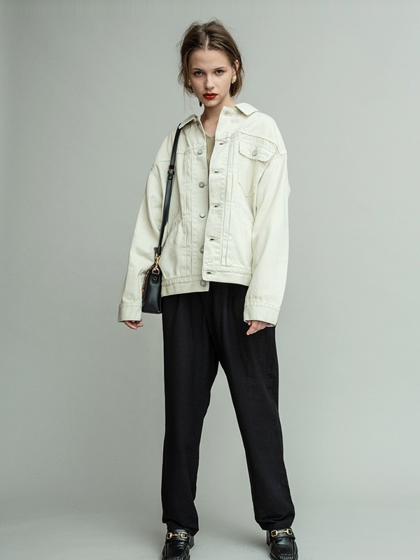 短发女生秋天可以怎么穿搭 巧用配饰让造型更精致