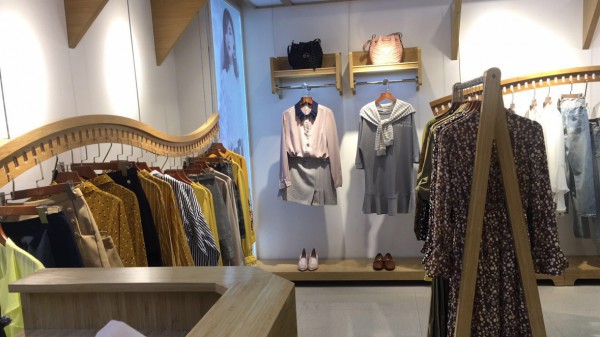 爱依莲时尚品牌女装:时尚本质是生意 却能保证时尚得以循环!