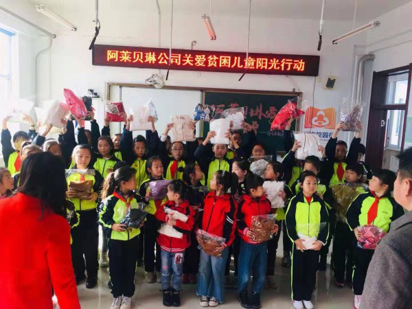 阿莱贝琳在青冈县聋哑学校展开“爱心活动” 让大家看到公益的一面