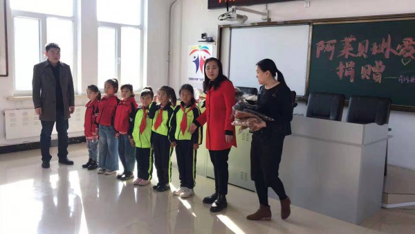 阿莱贝琳在青冈县聋哑学校展开“爱心活动” 让大家看到公益的一面
