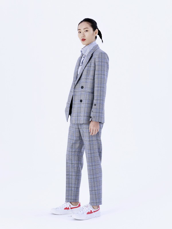 晚秋的复古西装套装 让你气质倍增