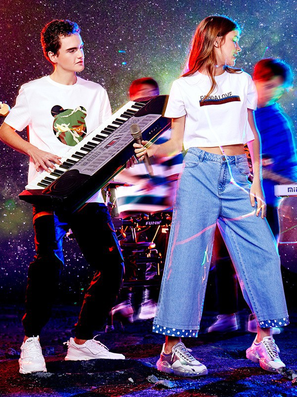 逛街时这样穿 在街上形成一道靓丽的风景线