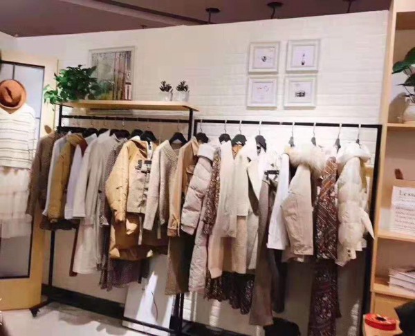 热烈祝贺戈蔓婷女装广西店盛大开业!祝生意兴隆