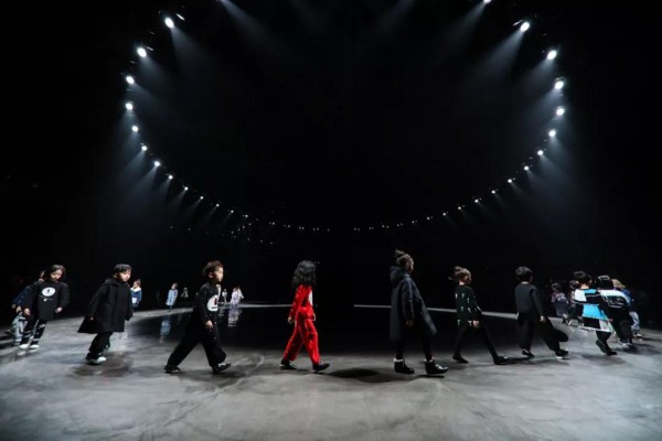 Qimoo淇木2019AW “魔法”Fashion Runway感受缤纷色彩