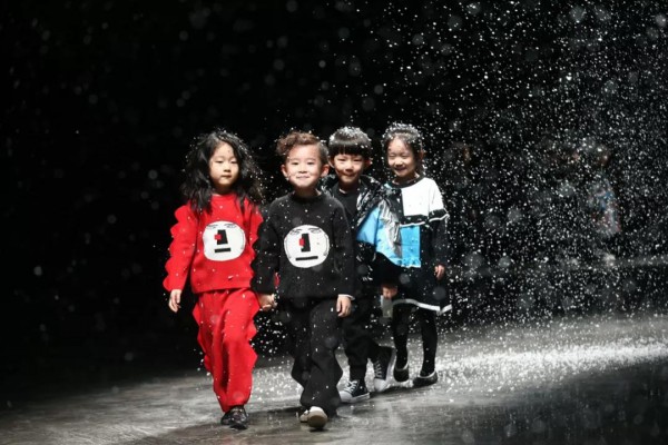 Qimoo淇木2019AW “魔法”Fashion Runway感受缤纷色彩