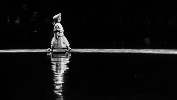 Qimoo淇木2019AW “魔法”Fashion Runway感受缤纷色彩