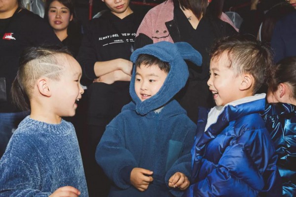 Qimoo淇木2019AW “魔法”Fashion Runway感受缤纷色彩