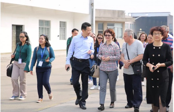 发展中国家治国理政总统顾问团莅临罗蒙参观