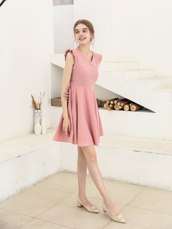 休闲简约风 艾诺绮带你体验