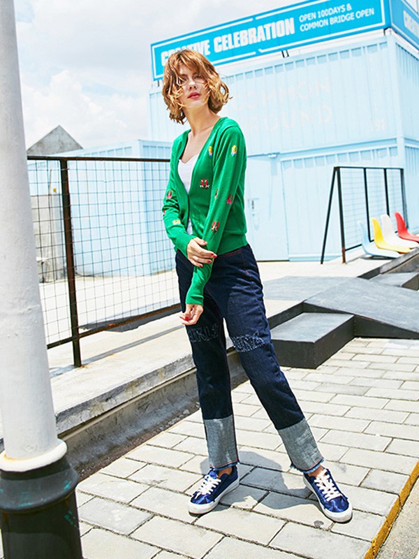 宝蓝色单品女性好驾驭嘛 玛玛绨为你提供穿搭参考