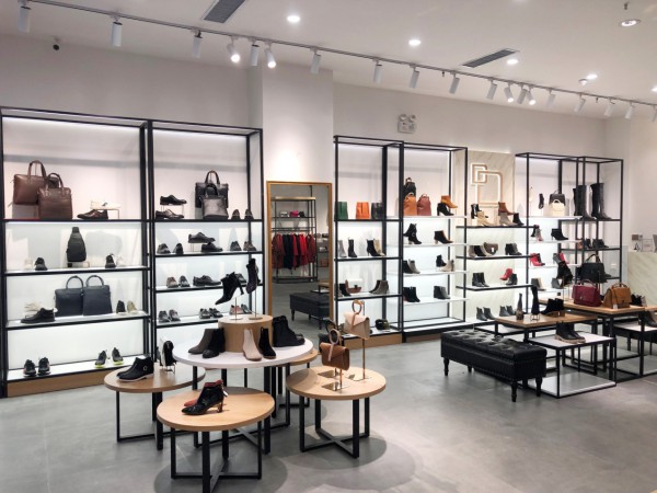 丹比奴鞋包在市场上口碑好 销量高 深受消费者追捧与喜爱!