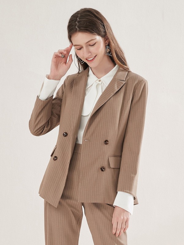 职场温柔穿搭 这么穿回头率百分百