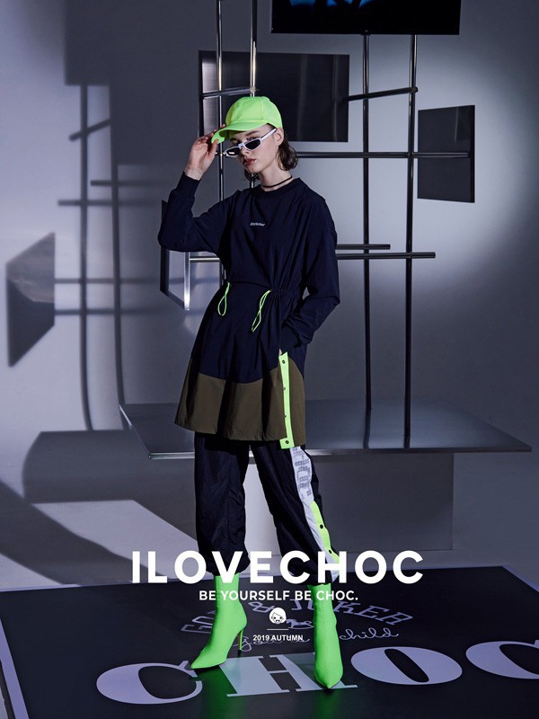 女生穿工装风衣服配什么裤子 工装裤配什么衣服好看