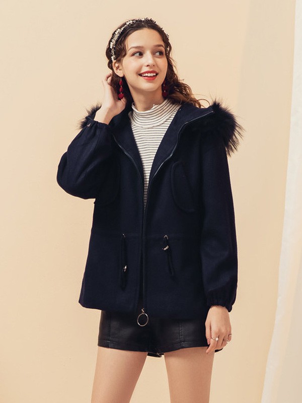 换季女性可以怎么搭配 阿依莲有哪些时髦单品