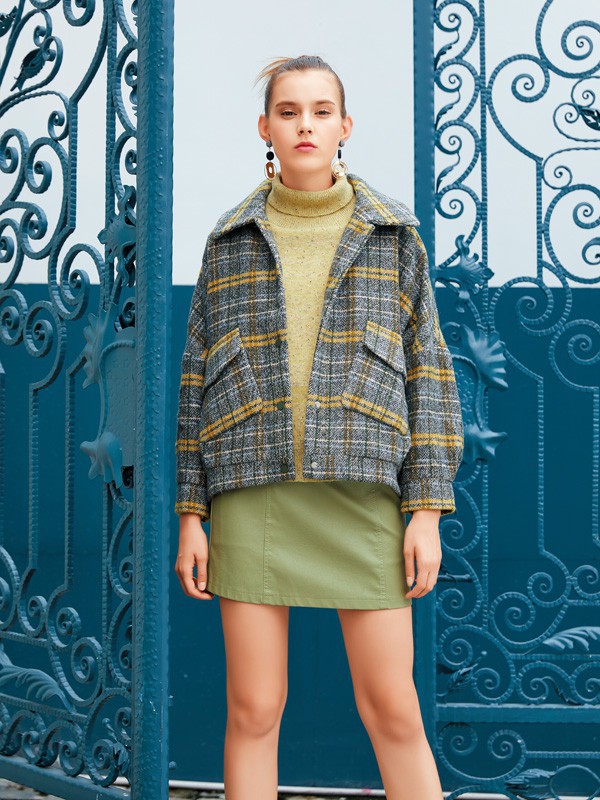 经典的格纹元素大衣如何搭配