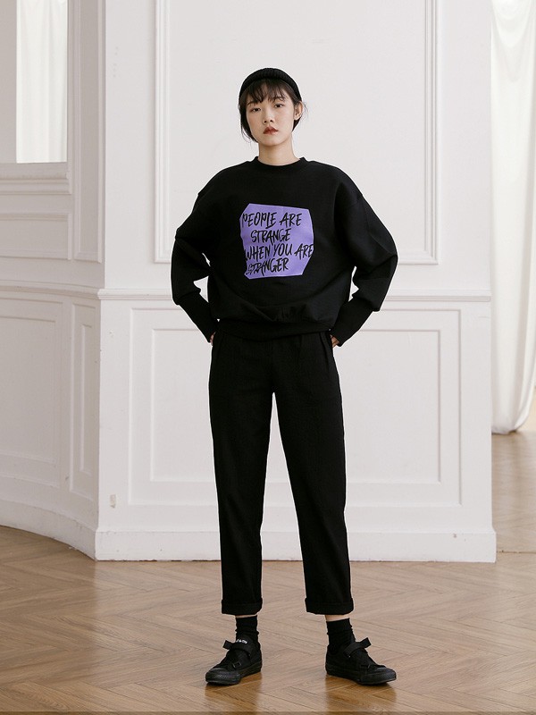 掌握经典的穿搭方式 黑色也可以很高级