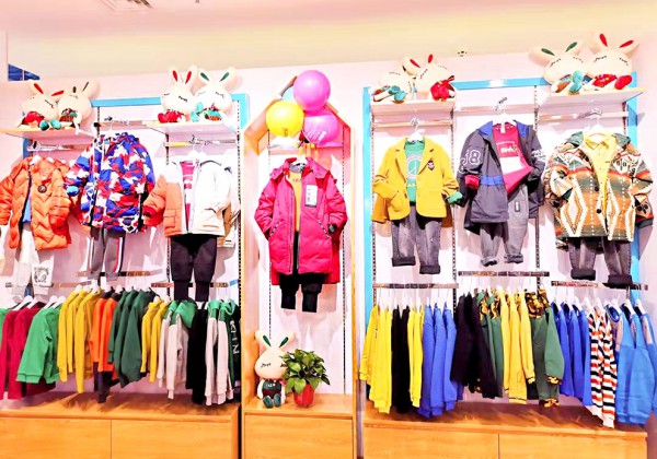 实业童装加盟品牌选芭乐兔 王女士加盟店开张生意火爆
