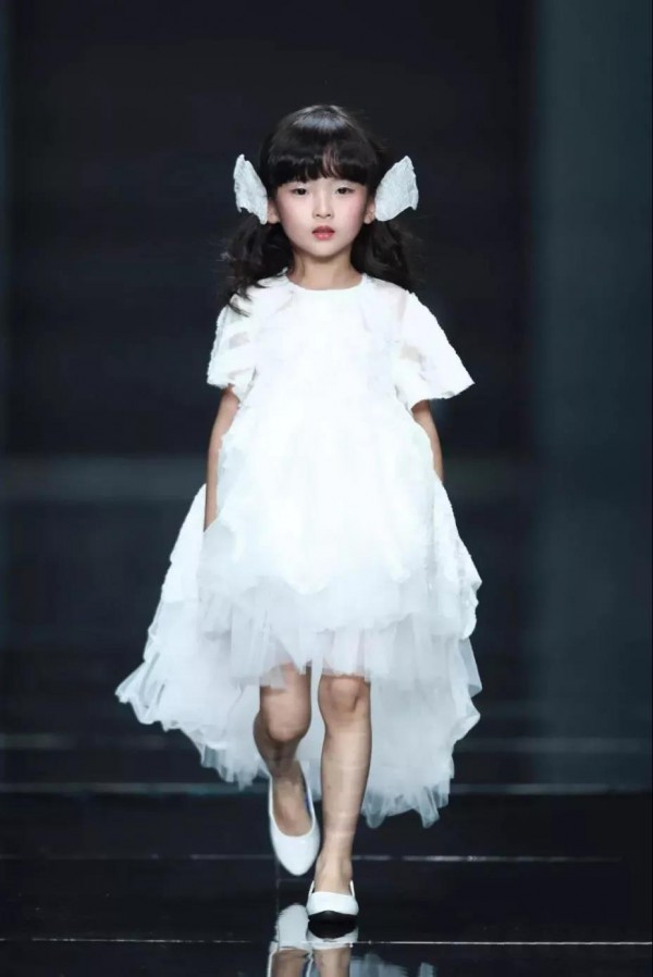 飞鹤奶粉·童话小镇 NNE&KIKI:不一样的快乐童年