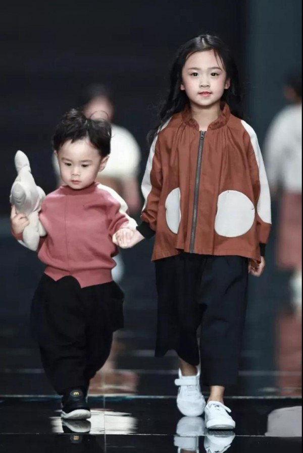 飞鹤奶粉·童话小镇 NNE&KIKI:不一样的快乐童年