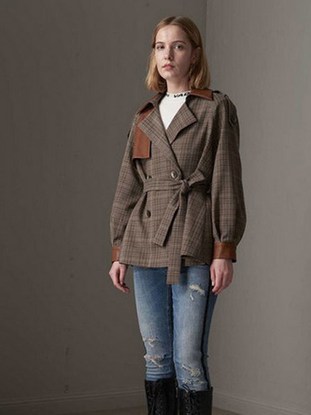 白色针织衫可以搭配什么外套 什么鞋子可以让造型更具时髦度