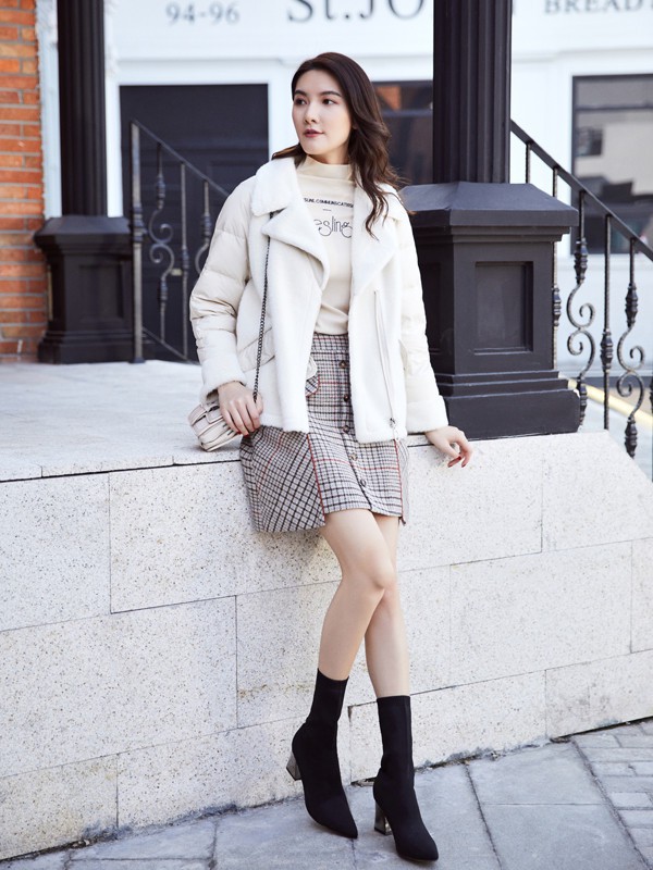 格子半身裙怎么搭配才更洋气