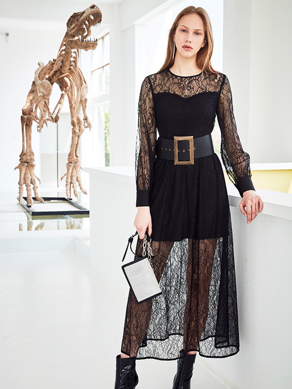 黑色连衣裙好看吗 搭配什么样的鞋子比较合适