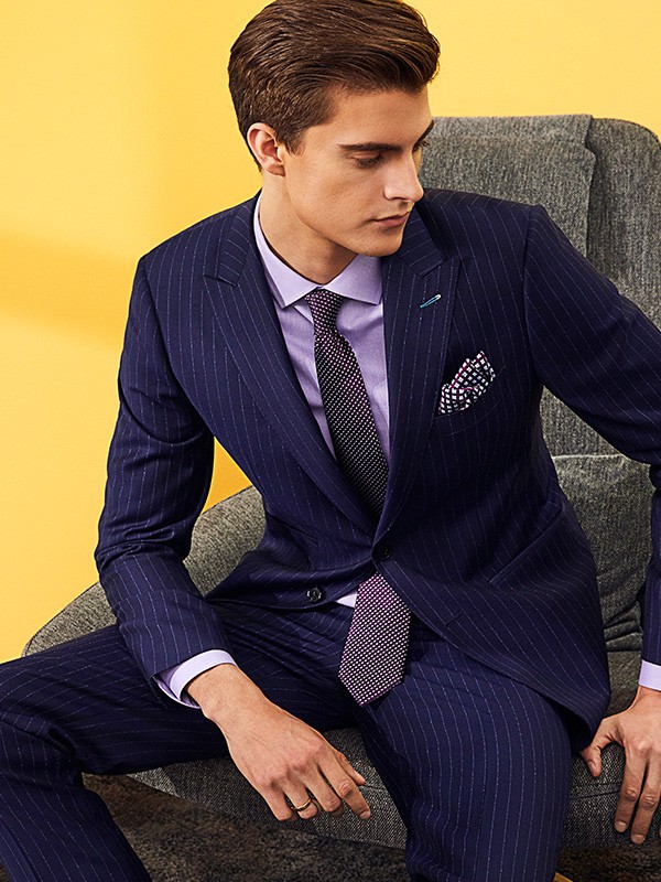 秋季男士西服款式推荐 雷尼德穿出高级范