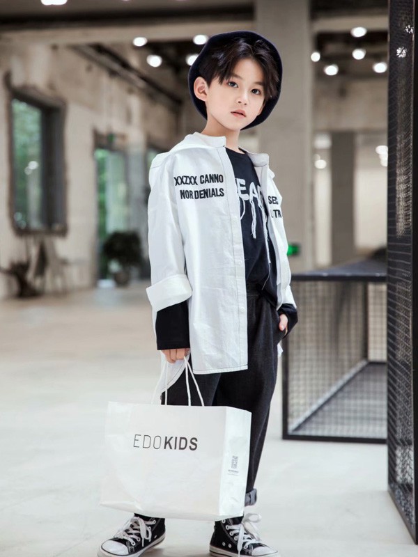 怎么给男宝宝搭配更具层次感 创印象打造潮感男童造型