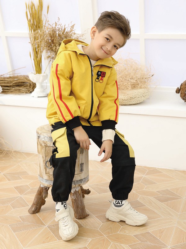 为女宝宝挑选什么色系的羽绒服更亮眼 有哪些时尚的秋冬童装搭配