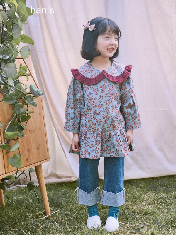 蓝色中筒袜配什么鞋子好看 中筒袜怎么搭配衣服好看