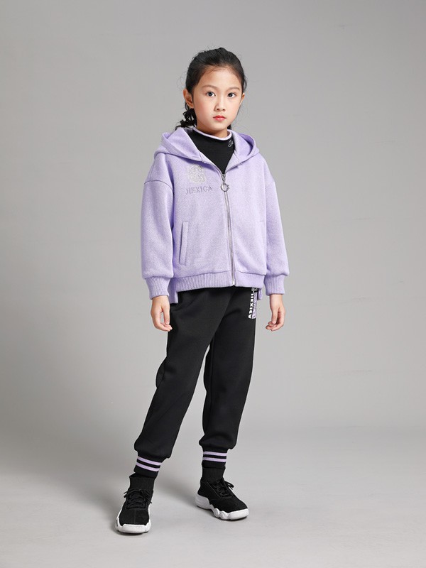 运动束脚裤配什么衣服 束脚裤配什么鞋子好看