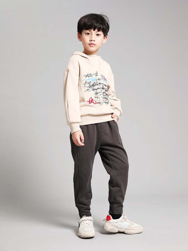 运动束脚裤配什么衣服 束脚裤配什么鞋子好看