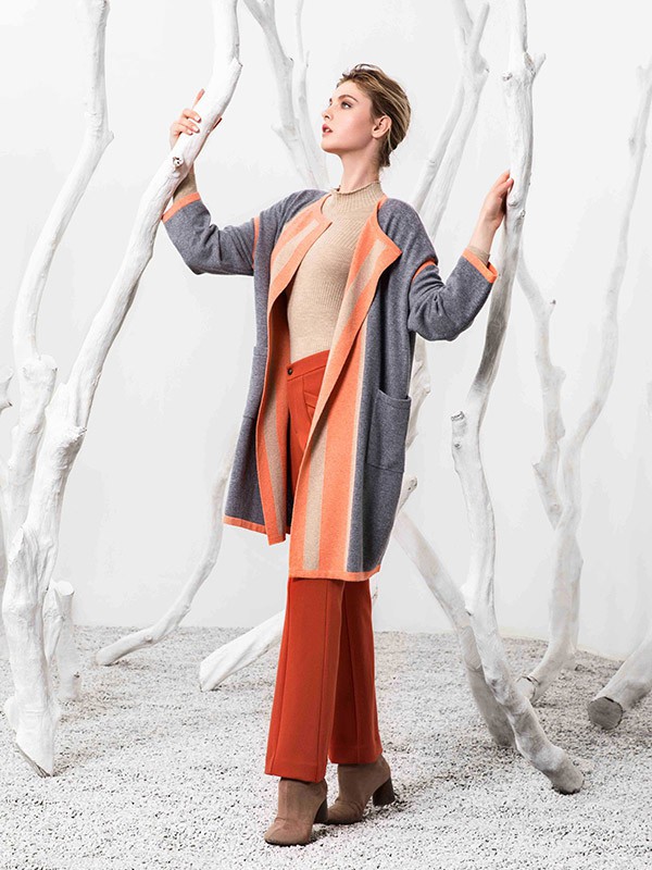 开衫毛衣的穿搭你知道穿什么好看吗 印象草原带你了解